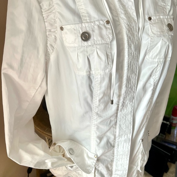 White House Black Market Lightweight White Windbreaker Jacket. size 8 - Picture 10 of 14